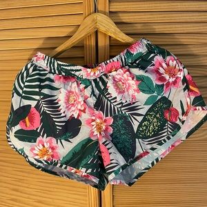 Tropical print athletic shorts